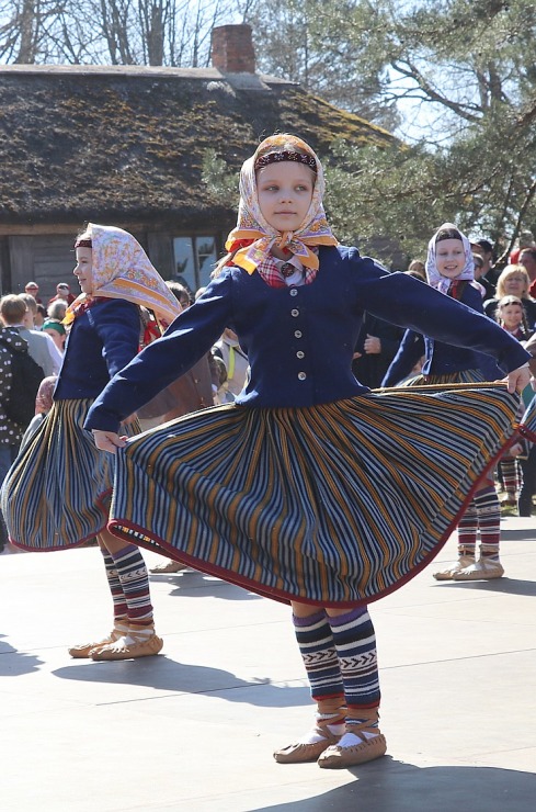 Daudzi rīdzinieki pavada jautras un pavasarīgas Lieldienas Latvijas Etnogrāfiskajā brīvdabas muzejā 334860