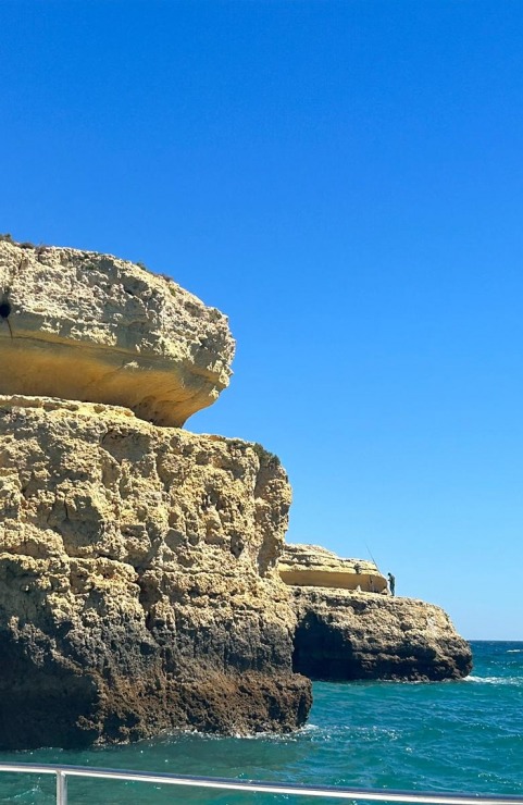 Travelnews.lv ar katamarānu iepazīst Portgāles Atlantijas piekrasti. Foto: Indra Mackeviča 335087