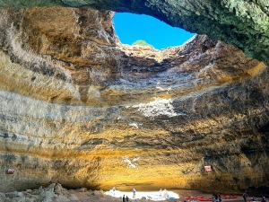 Travelnews.lv ar katamarānu iepazīst Portgāles Atlantijas piekrasti. Foto: Indra Mackeviča 14