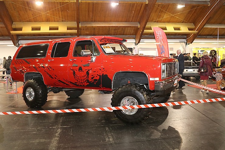 Ķīpsalā uz auto izstādi  pulcējas jaunu, retro, luksus, sporta un tūninga spēkratu cienītāji 335681