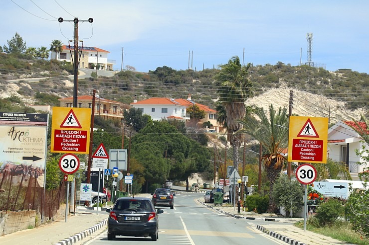 Larnaka apkaimē zemnieki aicina ģimenes ar bērniem ciemos, lai atpūstos, skatītu un baudītu 335843