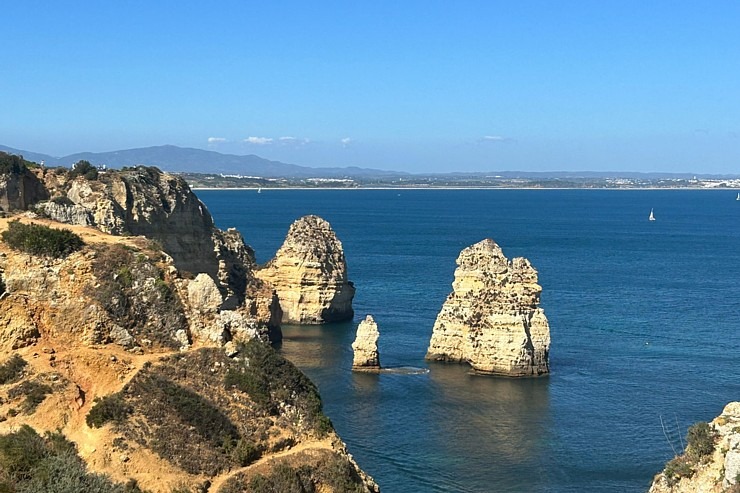 Travelnews.lv apmeklē burvīgās Lagušas klintis Portugālē. Foto: Indra Mackeviča 335952