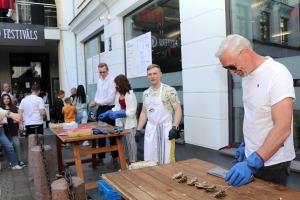 Restorāns «Buržujs» Berga bazārā organizē Baltijas lielāko Austeru festivālu, apēdot 11 000 austeru 17