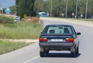 Palūko uz Ziemeļkipru no ekskursiju autobusa loga. Sadarbībā ar  Puzzle Travel 4