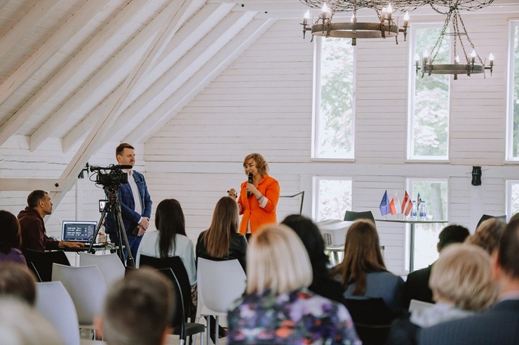 Lūznavas muižā pulcējas Latgales tūrisma profesionāļi uz semināru «Esi i dori». Foto: Dagnija Bernāne Lūznavas muižā pulcējas Latgales tūrisma profesionāļi uz semināru «Esi i dori». Foto: Dagnija Bernāne 337344