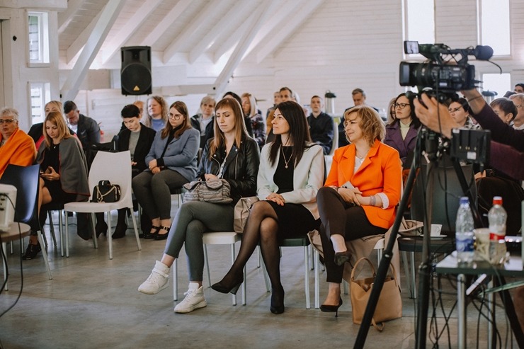Lūznavas muižā pulcējas Latgales tūrisma profesionāļi uz semināru «Esi i dori». Foto: Dagnija Bernāne Lūznavas muižā pulcējas Latgales tūrisma profesionāļi uz semināru «Esi i dori». Foto: Dagnija Bernāne 337351