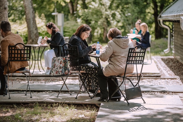 Lūznavas muižā pulcējas Latgales tūrisma profesionāļi uz semināru «Esi i dori». Foto: Dagnija Bernāne Lūznavas muižā pulcējas Latgales tūrisma profesionāļi uz semināru «Esi i dori». Foto: Dagnija Bernāne 337360