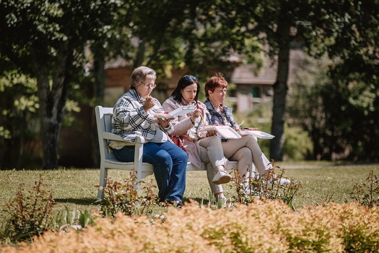 Lūznavas muižā pulcējas Latgales tūrisma profesionāļi uz semināru «Esi i dori». Foto: Dagnija Bernāne Lūznavas muižā pulcējas Latgales tūrisma profesionāļi uz semināru «Esi i dori». Foto: Dagnija Bernāne 337362
