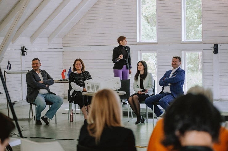 Lūznavas muižā pulcējas Latgales tūrisma profesionāļi uz semināru «Esi i dori». Foto: Dagnija Bernāne Lūznavas muižā pulcējas Latgales tūrisma profesionāļi uz semināru «Esi i dori». Foto: Dagnija Bernāne 337367