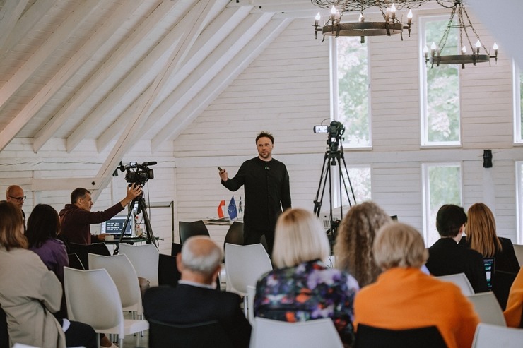 Lūznavas muižā pulcējas Latgales tūrisma profesionāļi uz semināru «Esi i dori». Foto: Dagnija Bernāne Lūznavas muižā pulcējas Latgales tūrisma profesionāļi uz semināru «Esi i dori». Foto: Dagnija Bernāne 337372