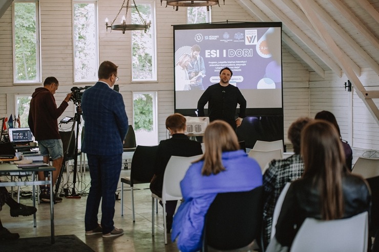 Lūznavas muižā pulcējas Latgales tūrisma profesionāļi uz semināru «Esi i dori». Foto: Dagnija Bernāne Lūznavas muižā pulcējas Latgales tūrisma profesionāļi uz semināru «Esi i dori». Foto: Dagnija Bernāne 337378