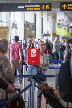 «ITAKA Latvija» sadarbībā ar «Buzz Airlines» uzsāka lidojumus no Rīgas uz Kavalu un Tirānu. Foto: ITAKA Latvija 10