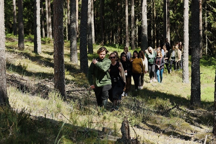 Nepieradinātās Naktsmītnes atklāj projekta “DABAS GALERIJA” jauno sezonu ar īpašu programmu grupām. Foto: Jānis Vīksna, Alens Opoļskis Nepieradinātās Naktsmītnes atklāj projekta “DABAS GALERIJA” jauno sezonu ar īpašu programmu grupām. Foto: Jānis Vīksna, Alens Opoļskis 337479