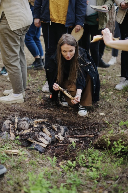 Nepieradinātās Naktsmītnes atklāj projekta “DABAS GALERIJA” jauno sezonu ar īpašu programmu grupām. Foto: Jānis Vīksna, Alens Opoļskis Nepieradinātās Naktsmītnes atklāj projekta “DABAS GALERIJA” jauno sezonu ar īpašu programmu grupām. Foto: Jānis Vīksna, Alens Opoļskis 337493
