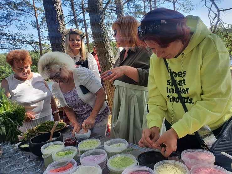 Slutišķos Tautas mākslas festivālā «Augšdaugava 2023» atklāj Lielā Augšdaugavas musturdeķa tiltu. Foto: Inese Minova 337668