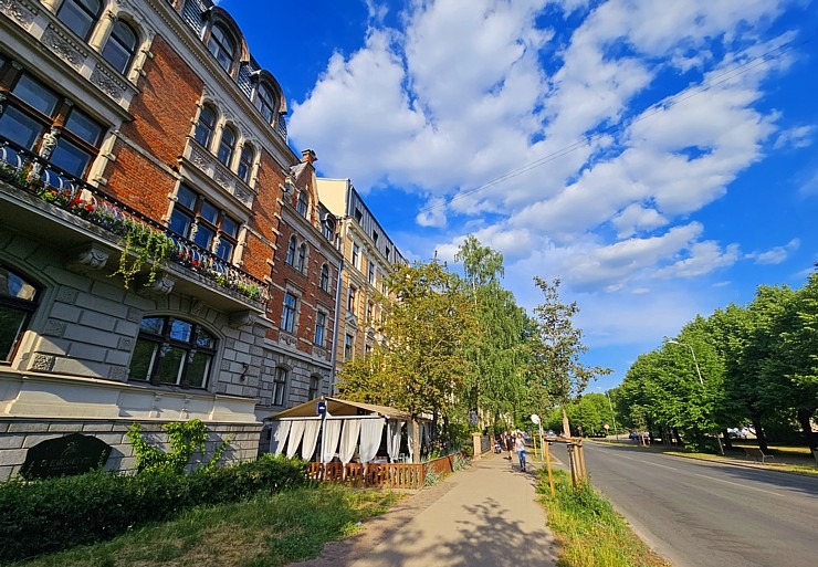 Travelnews.lv iepazīst klusā Rīgas centra restorāna «5 elementi» ēdienkarti un terasi 337957