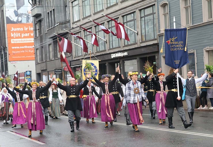 Atpazīsti savējos dziesmu un deju svētku dalībnieku gājienu Rīgā - «Novadu dižošanās» 338981