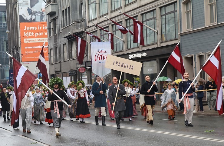 Atpazīsti savējos dziesmu un deju svētku dalībnieku gājienu Rīgā - «Novadu dižošanās» 338983