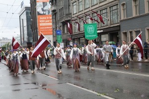 Atpazīsti savējos dziesmu un deju svētku dalībnieku gājienu Rīgā - «Novadu dižošanās» 86