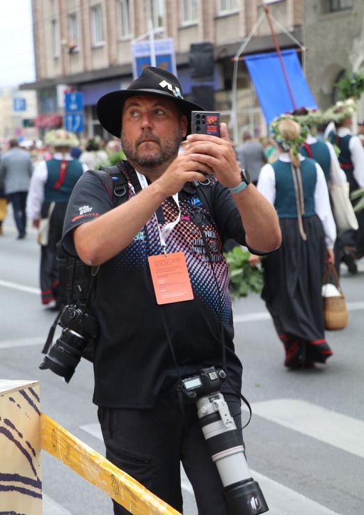 Foto mirkļi no dziesmu un deju svētku dalībnieku gājiena Rīgā - «Novadu dižošanās» 339079