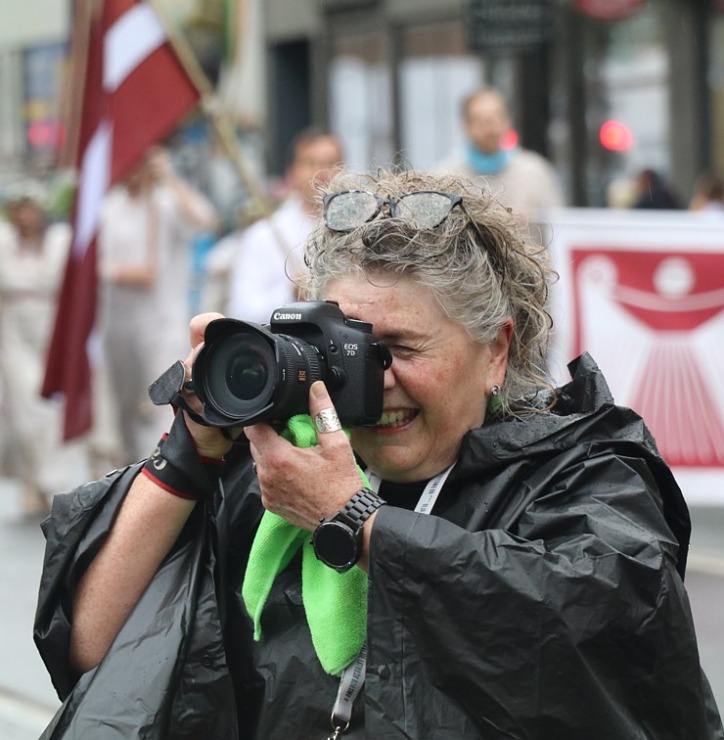 Foto mirkļi no dziesmu un deju svētku dalībnieku gājiena Rīgā - «Novadu dižošanās» 339120