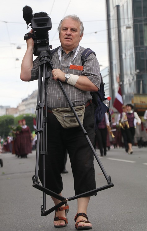 Foto mirkļi no dziesmu un deju svētku dalībnieku gājiena Rīgā - «Novadu dižošanās» 339122