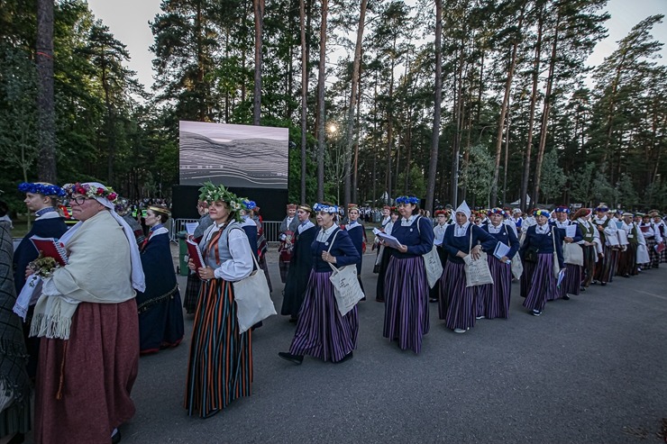 Fotogrāfs Mareks Galinovskis piedāvā īpašus fotomirkļus no koru lielkoncerta «Tīrums. Dziesmas ceļš». #CUPRA #Autobrava #VEFkvartals #UFOGolf #TrueSto 339218