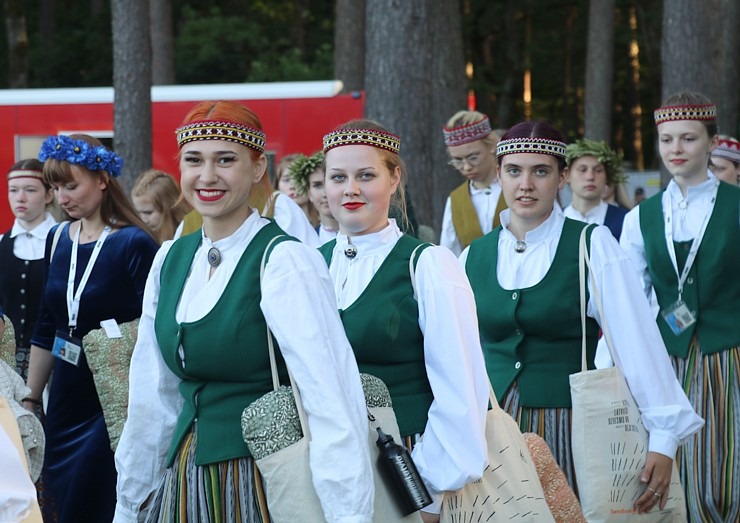 Dziesmu svētku dziesminieku lielkoncerts un svinības Mežaparkā 339474