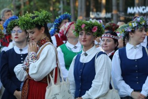 Dziesmu svētku dziesminieku lielkoncerts un svinības Mežaparkā 21