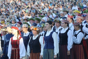 Dziesmu svētku dziesminieku lielkoncerts un svinības Mežaparkā 7