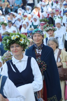 Dziesmu svētku dziesminieku lielkoncerts un svinības Mežaparkā 71