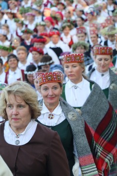 Dziesmu svētku dziesminieku lielkoncerts un svinības Mežaparkā 73