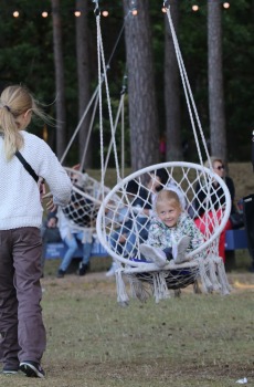 Dziesmu svētku dziesminieku lielkoncerts un svinības Mežaparkā 77