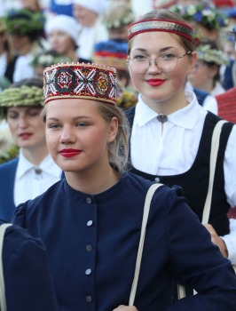 Dziesmu svētku dziesminieku lielkoncerts un svinības Mežaparkā 8