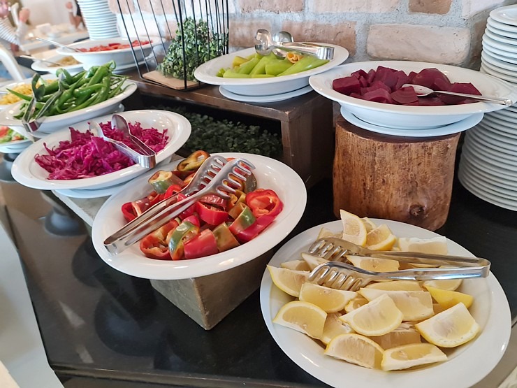 Travelnews.lv iepazīst Ziemeļkipras viesnīcas «Vuni Palace Hotel» ēdienkarti. Sadarbībā ar Puzzle Travel Travelnews.lv iepazīst Ziemeļkipras viesnīcas «Vuni Palace Hotel» ēdienkarti. Sadarbībā ar Puzzle Travel 339784