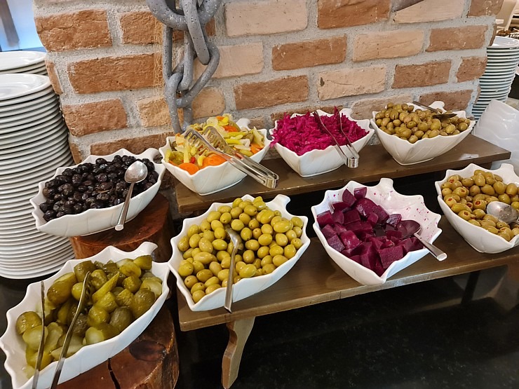 Travelnews.lv iepazīst Ziemeļkipras viesnīcas «Vuni Palace Hotel» ēdienkarti. Sadarbībā ar Puzzle Travel Travelnews.lv iepazīst Ziemeļkipras viesnīcas «Vuni Palace Hotel» ēdienkarti. Sadarbībā ar Puzzle Travel 339794