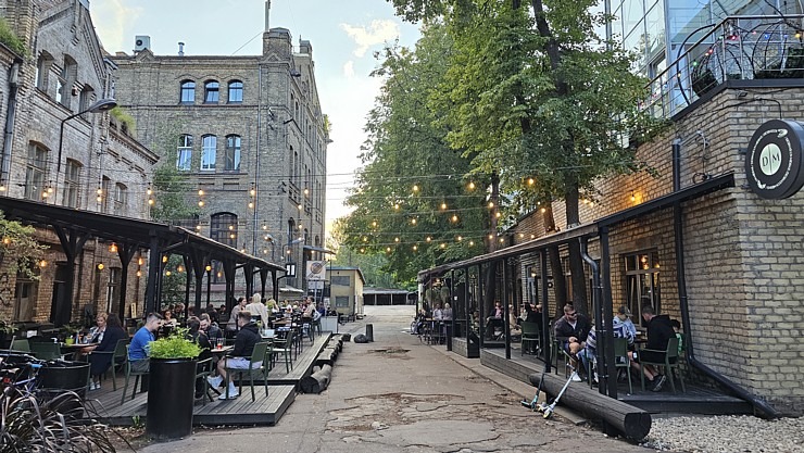 Travelnews.lv izbauda vakariņas Rīgas stilīgā ēstuvē «Desiņas un mīdijas» 340450