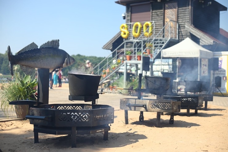 Limbaži 830.gadu jubileju svin Lielezera pludmalē ar dažādām aktivitātēm. Foto: Ingus Evertovskis Limbaži 830.gadu jubileju svin Lielezera pludmalē ar dažādām aktivitātēm. Foto: Ingus Evertovskis 341255