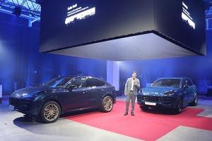 Latvijā svinīgi tiek sagaidīts jaunais «Porsche Cayenne» kopā ar šefpavāra Ērika Dreibanta gardumiem 13