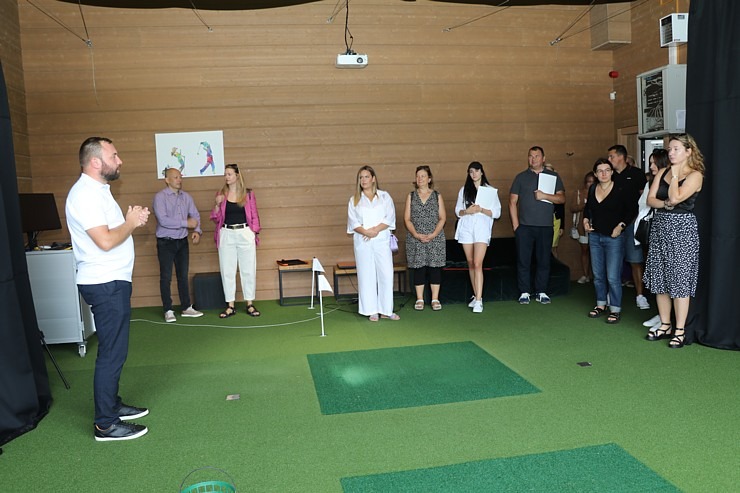 Latvijas tūrisma firmas iepazīst  golfa klubu un viesnīcu «Jurmala Golf Club & Hotel» Piņķos 342018
