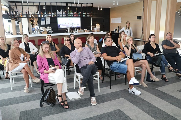 Latvijas tūrisma firmas iepazīst  golfa klubu un viesnīcu «Jurmala Golf Club & Hotel» Piņķos 342034