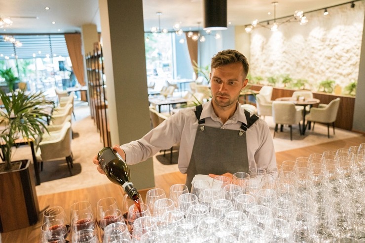 «Hotel Jūrmala SPA» rīko svinīgu kokteiļu pēcpusdienu un viesnīcas prezentāciju. Foto: Artis Veigurs 342082