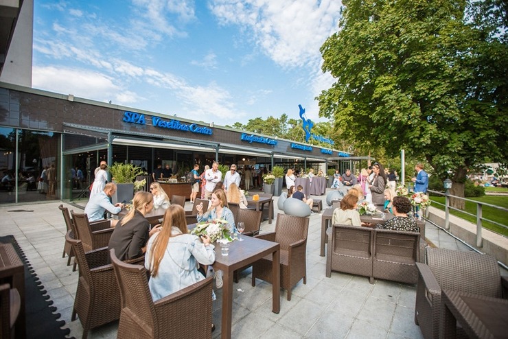 «Hotel Jūrmala SPA» rīko svinīgu kokteiļu pēcpusdienu un viesnīcas prezentāciju. Foto: Artis Veigurs «Hotel Jūrmala SPA» rīko svinīgu kokteiļu pēcpusdienu un viesnīcas prezentāciju. Foto: Artis Veigurs 342106