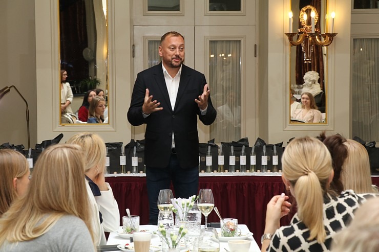 «Tez Tour Latvia» rīko TOP10 tūrisma aģentūrām parfimērijas meistarklasi viesnīcā «Grand Place Hotel Riga» 342320