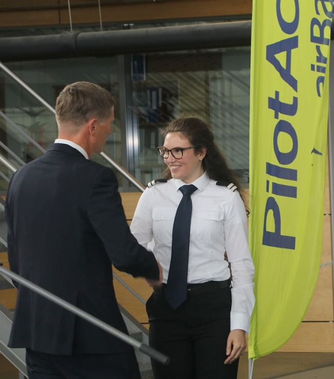 «airBaltic» Pilotu akademija svin piekto gadadienu 342630