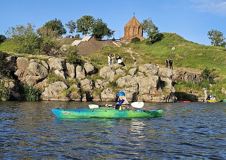 Travelnews.lv iepazīst Armēnijas Marmašena klosteri Ahurjanas ielejā un izbrauc ar kanoe laivām. Sadarbībā ar airBaltic Travelnews.lv iepazīst Armēnijas Marmašena klosteri Ahurjanas ielejā un izbrauc ar kanoe laivām. Sadarbībā ar airBaltic 342778