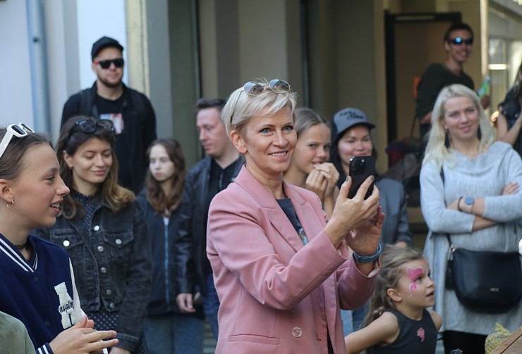 Rīgas restorāns «Buržujs» jau 12. reizi rīko grandiozu «Austeru festivāls», kur viesi apēd 12 000 austeres Rīgas restorāns «Buržujs» jau 12. reizi rīko grandiozu «Austeru festivāls», kur viesi apēd 12 000 austeres 343318