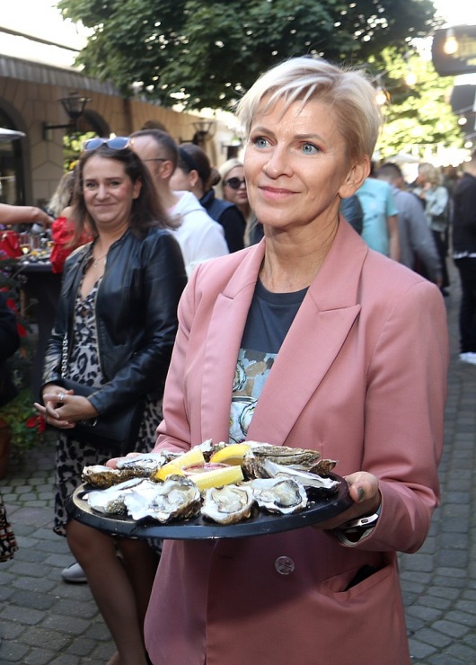 Rīgas restorāns «Buržujs» jau 12. reizi rīko grandiozu «Austeru festivāls», kur viesi apēd 12 000 austeres Rīgas restorāns «Buržujs» jau 12. reizi rīko grandiozu «Austeru festivāls», kur viesi apēd 12 000 austeres 343309