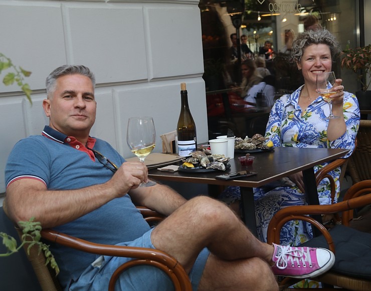 Rīgas restorāns «Buržujs» jau 12. reizi rīko grandiozu «Austeru festivāls», kur viesi apēd 12 000 austeres Rīgas restorāns «Buržujs» jau 12. reizi rīko grandiozu «Austeru festivāls», kur viesi apēd 12 000 austeres 343336