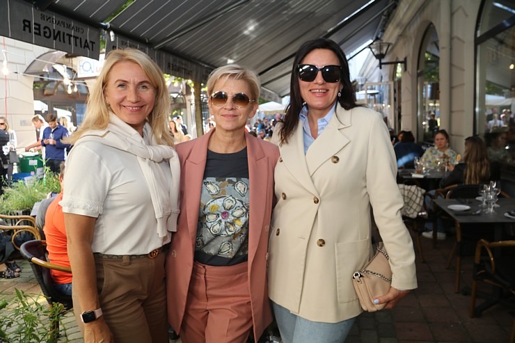 Rīgas restorāns «Buržujs» jau 12. reizi rīko grandiozu «Austeru festivāls», kur viesi apēd 12 000 austeres Rīgas restorāns «Buržujs» jau 12. reizi rīko grandiozu «Austeru festivāls», kur viesi apēd 12 000 austeres 343360